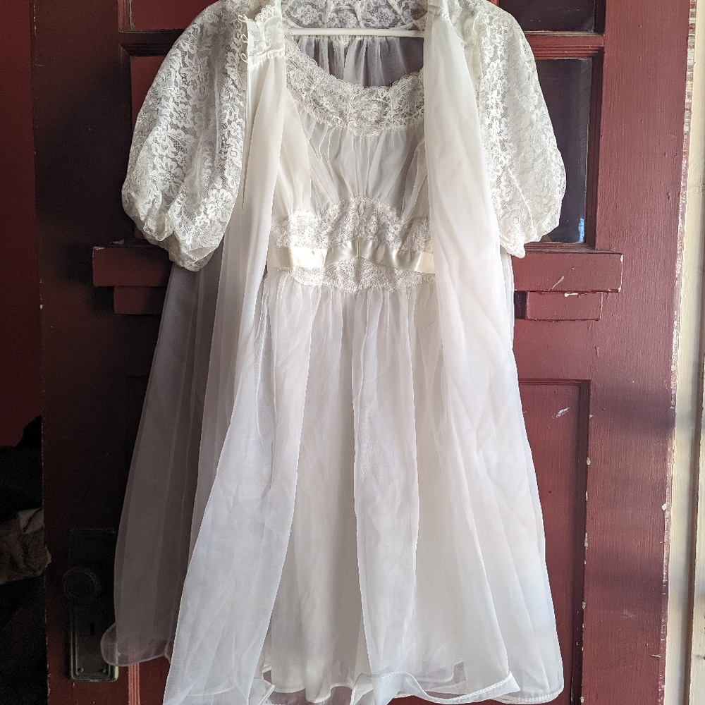 1950's Vanity Fair peignoir set